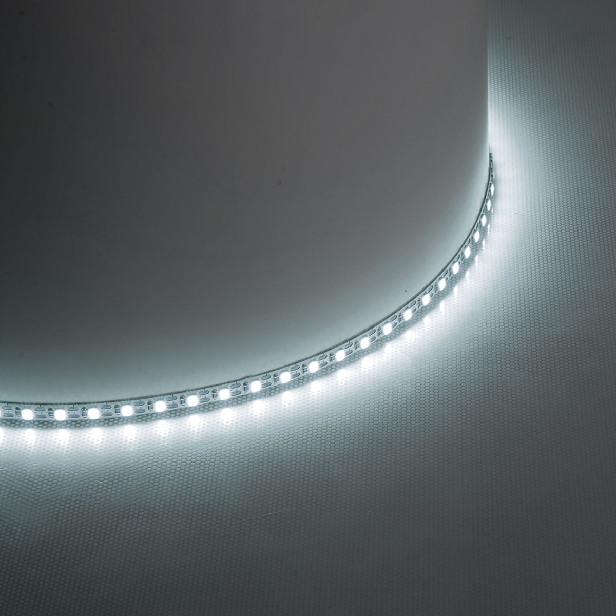 фото светодиодная лента feron 11w/m 120led/m 2835smd 4000к 5m свободный рез ls505 53055 | 220svet.ru